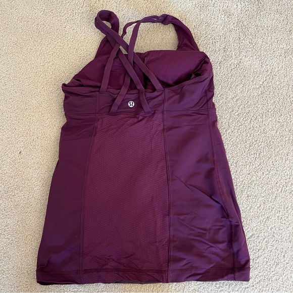 Lululemon tank top with built in bra. Size 6? - Picture 3 of 3